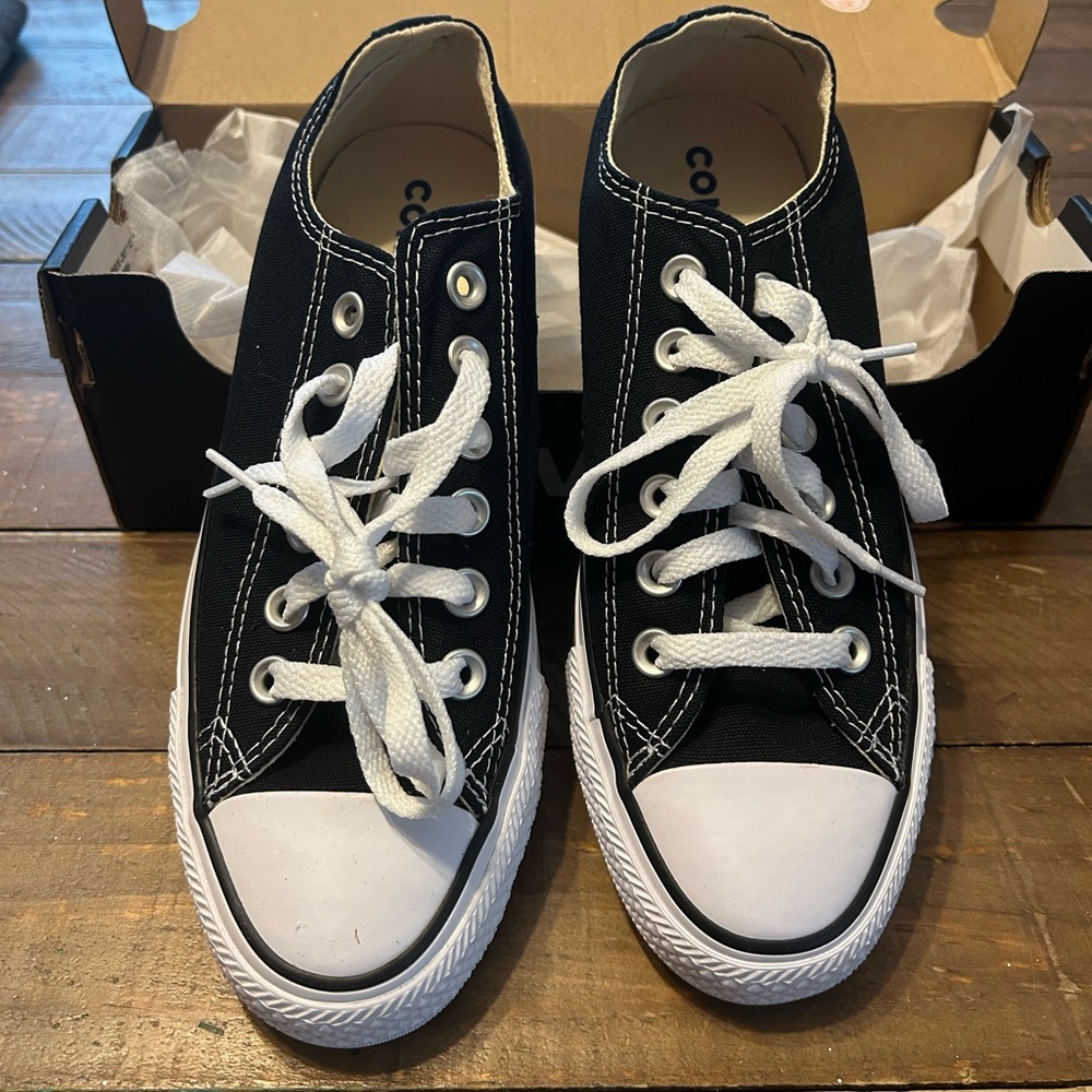 Converse Black Canvas Sneakers - NWT Size Women’s 6.5